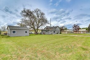 Pet-friendly Home w/ Yard & Mountain Views!