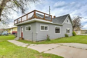 Pet-friendly Home w/ Yard & Mountain Views!