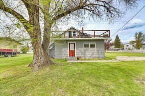 Pet-friendly Home w/ Yard & Mountain Views!