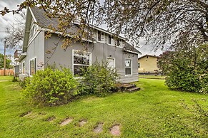 Pet-friendly Home w/ Yard & Mountain Views!