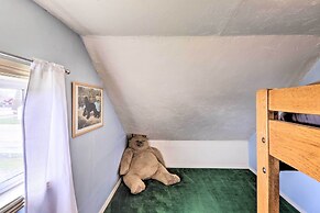 Pet-friendly Home w/ Yard & Mountain Views!