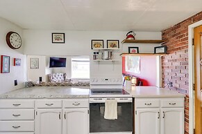 Pet-friendly Home w/ Yard & Mountain Views!