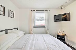 Pet-friendly Pocono Lake Cabin w/ Hot Tub!