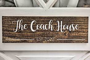 Pet-friendly Pocono Lake Cabin w/ Hot Tub!