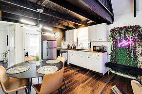 Pet-friendly Pocono Lake Cabin w/ Hot Tub!