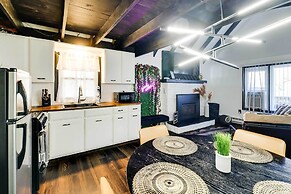 Pet-friendly Pocono Lake Cabin w/ Hot Tub!