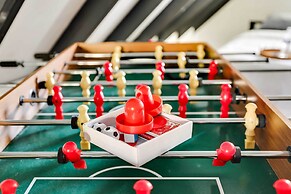 Pet-friendly Pocono Lake Cabin w/ Hot Tub!