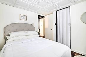 Pet-friendly Pocono Lake Cabin w/ Hot Tub!