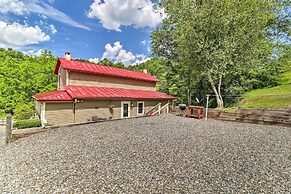 < 1 Mi to Tubing: Crumpler Getaway w/ Fire Pit!