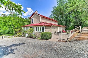 < 1 Mi to Tubing: Crumpler Getaway w/ Fire Pit!