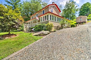 < 1 Mi to Tubing: Crumpler Getaway w/ Fire Pit!