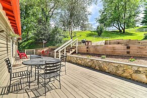 < 1 Mi to Tubing: Crumpler Getaway w/ Fire Pit!