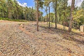 Quaint Tallassee Cabin: Stone Creek On-site!