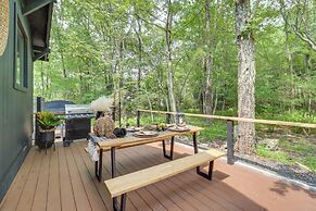Pocono Lake Cabin w/ Hot Tub & Resort Amenities!
