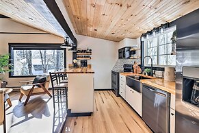 Pocono Lake Cabin w/ Hot Tub & Resort Amenities!