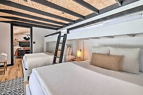 Pocono Lake Cabin w/ Hot Tub & Resort Amenities!