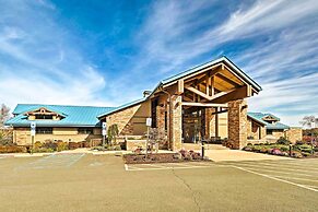 Pocono Lake Cabin w/ Hot Tub & Resort Amenities!