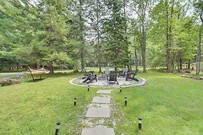 Pocono Lake Cabin w/ Hot Tub & Resort Amenities!