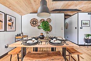 Pocono Lake Cabin w/ Hot Tub & Resort Amenities!