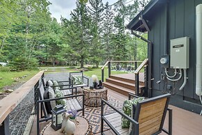 Pocono Lake Cabin w/ Hot Tub & Resort Amenities!