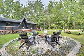 Pocono Lake Cabin w/ Hot Tub & Resort Amenities!