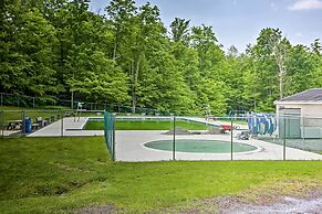 Pocono Lake Cabin w/ Hot Tub & Resort Amenities!