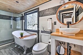 Pocono Lake Cabin w/ Hot Tub & Resort Amenities!