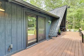 Pocono Lake Cabin w/ Hot Tub & Resort Amenities!