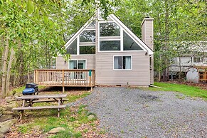15 Mi to Ski Resort: Home w/ Fire Pit in Tobyhanna