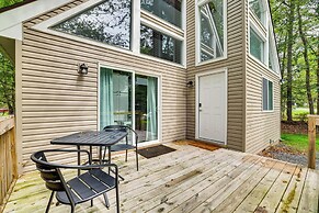 15 Mi to Ski Resort: Home w/ Fire Pit in Tobyhanna
