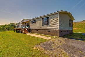 Quaint Asheboro Home ~ 1 Mi to North Carolina Zoo!
