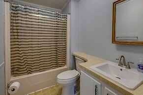 Quaint Asheboro Home ~ 1 Mi to North Carolina Zoo!