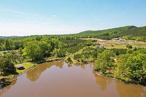 Quaint Asheboro Home ~ 1 Mi to North Carolina Zoo!