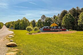 Quaint Asheboro Home ~ 1 Mi to North Carolina Zoo!
