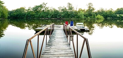 Macks Creek Cabin on 30 Acres w/ Dock & Watercraft