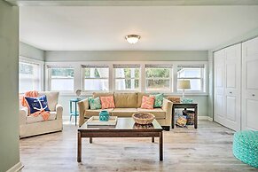 Picturesque Duplex Unit, 1/2 Mi to the Beach!