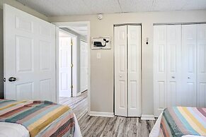 Picturesque Duplex Unit, 1/2 Mi to the Beach!