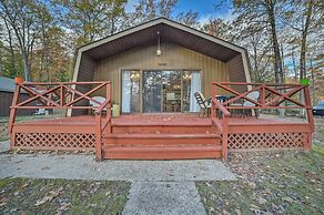 < 3 Mi to Higgins Lake: Roscommon Cabin w/ Deck
