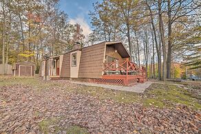 < 3 Mi to Higgins Lake: Roscommon Cabin w/ Deck