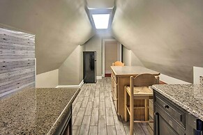 Walk to Shops, Dining & City Park: Reading Apt