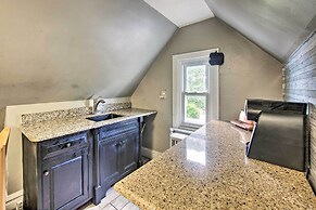 Walk to Shops, Dining & City Park: Reading Apt