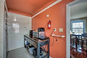 Walk to Shops, Dining & City Park: Reading Apt