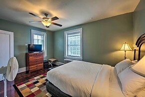 Walk to Shops, Dining & City Park: Reading Apt