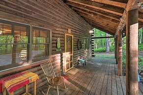 Serene Brevard Cabin ~ 7 Miles to State Forest!