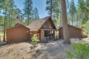 6 Mi to Yosemite National Park: Retreat w/ Deck!