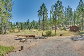 6 Mi to Yosemite National Park: Retreat w/ Deck!