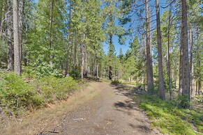 6 Mi to Yosemite National Park: Retreat w/ Deck!