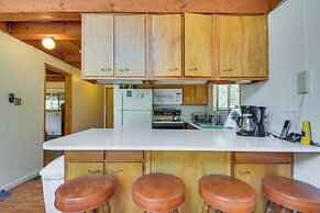 6 Mi to Yosemite National Park: Retreat w/ Deck!