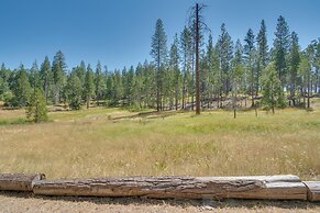 6 Mi to Yosemite National Park: Retreat w/ Deck!