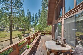 6 Mi to Yosemite National Park: Retreat w/ Deck!